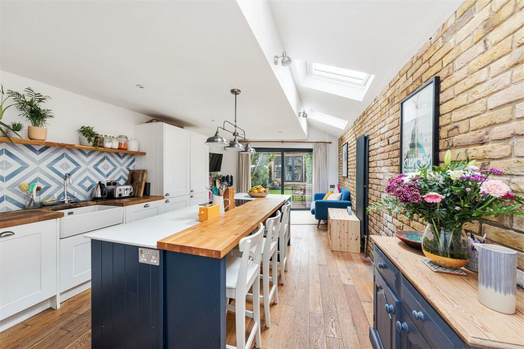 Buy or rent a property | Dames Road, London E7 0DW