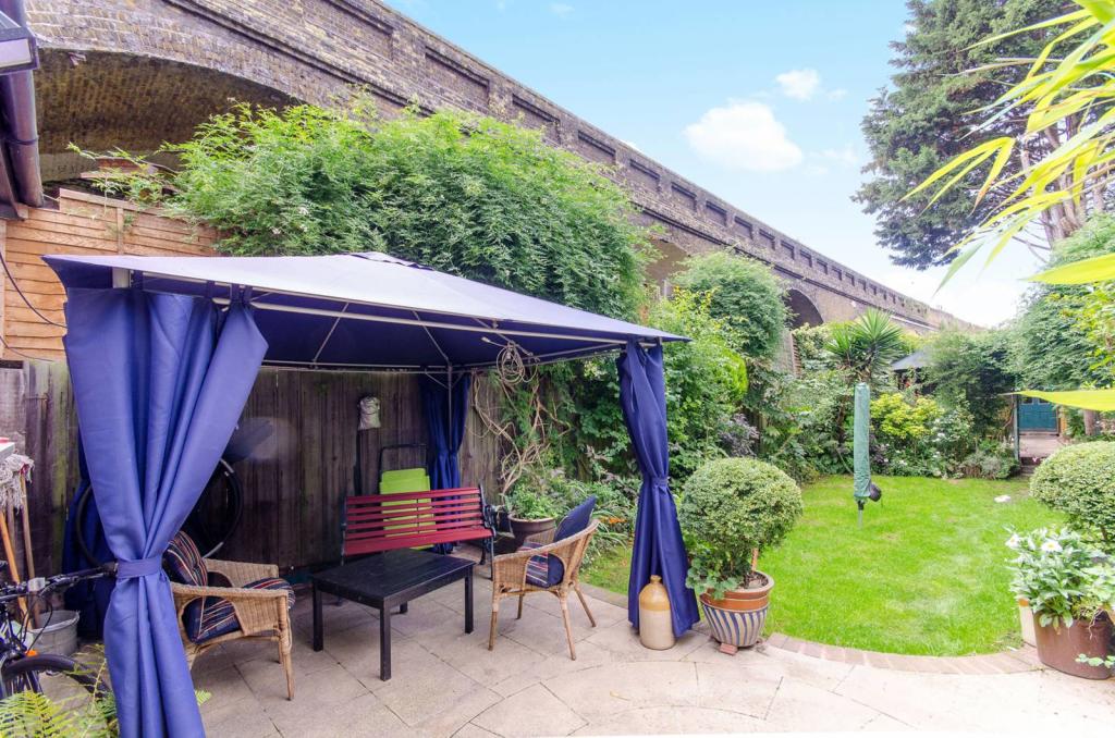 Buy or rent a property | Avenue Road, London E7 0LA