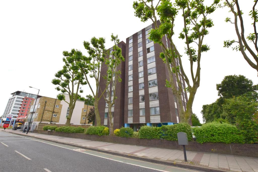 Buy or rent a property | Tenbury Close, London E7 8AX