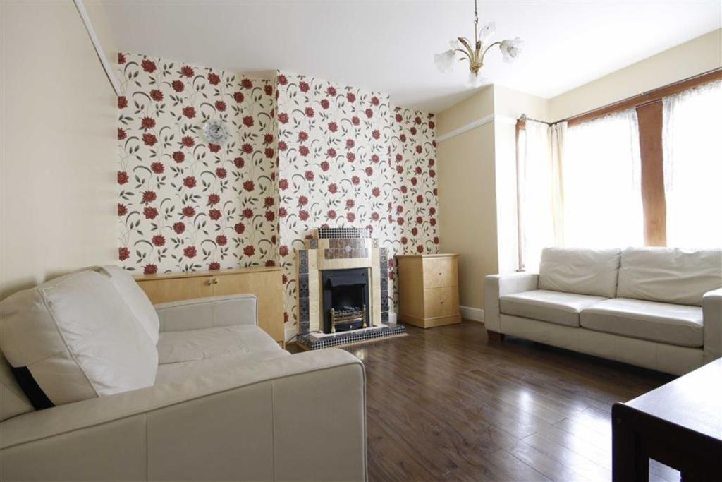 Buy or rent a property | Glenparke Road, London E7 8BW