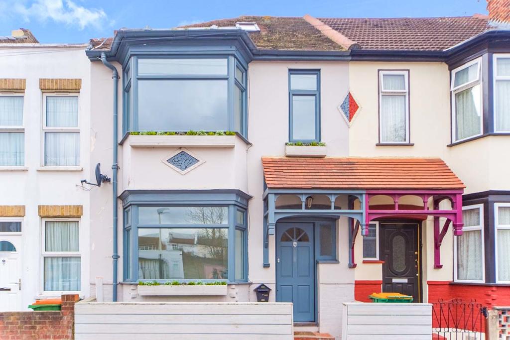 Buy or rent a property | Wellington Road, London E7 9BT