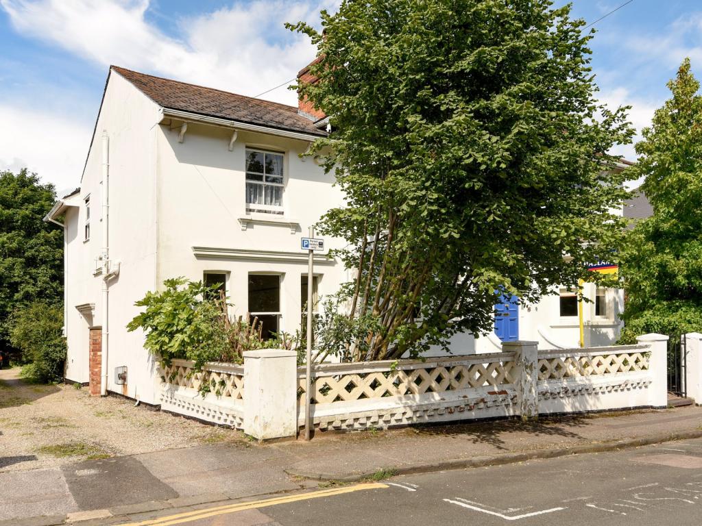 Buy or rent a property | Brunswick Hill, Reading RG1 7YT