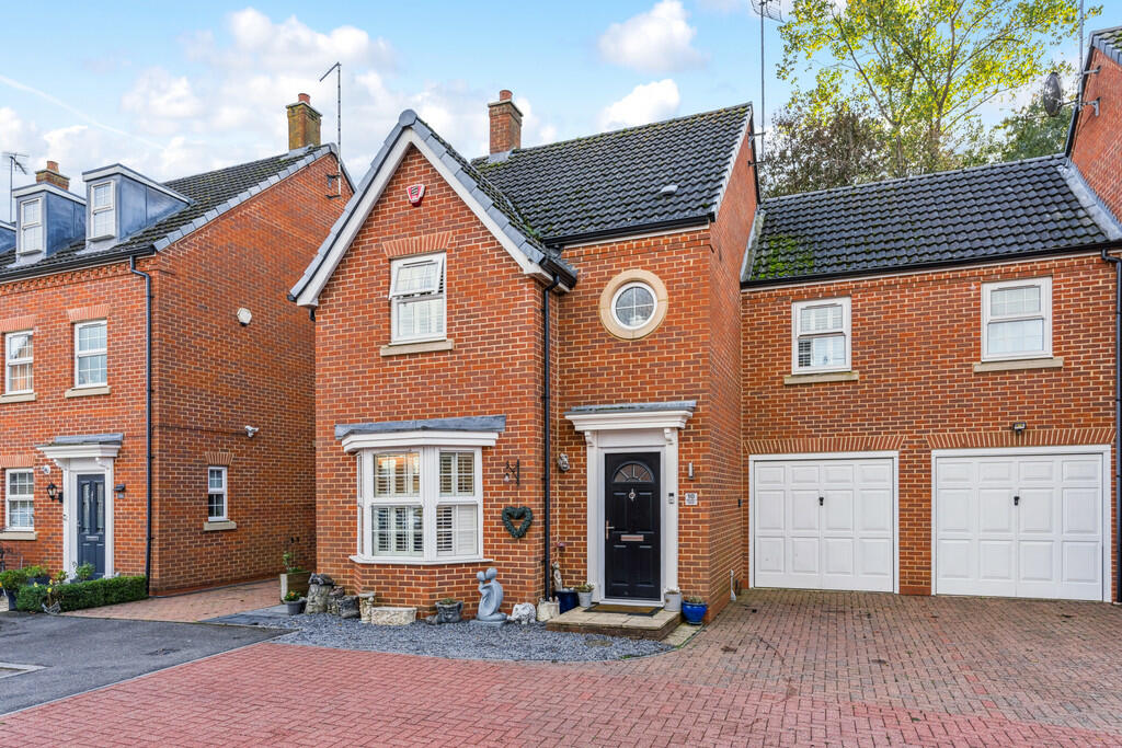Buy or rent a property | Dowley Wood, Welwyn Garden City AL7 1FL