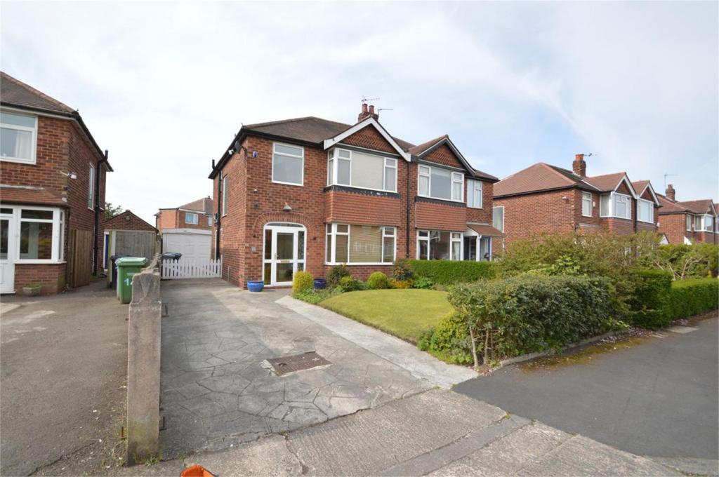 Buy or rent a property | Caldbeck Avenue, Sale M33 2ND