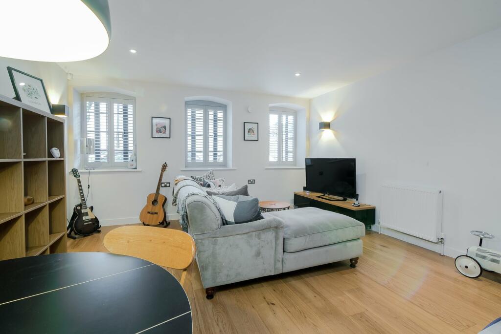 Buy or rent a property | Hamilton Road, Twickenham TW2 6SN