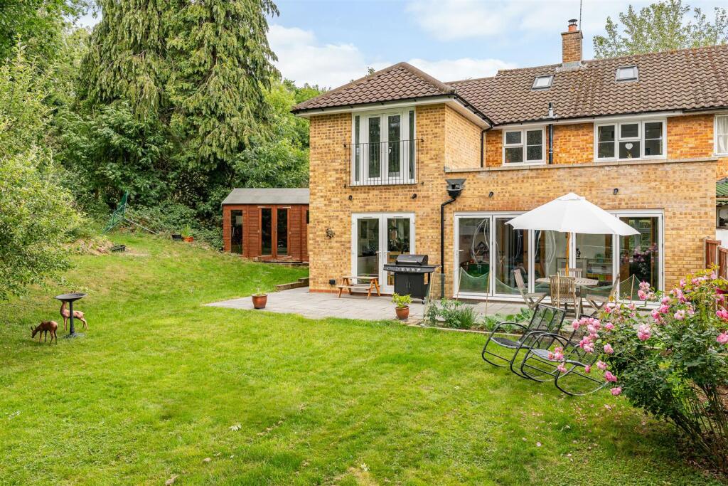Buy or rent a property | Rayfield, Welwyn Garden City AL8 7HR
