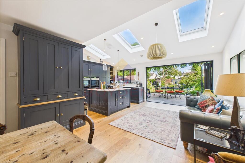 Buy or rent a property | Lynmouth Avenue, Chelmsford CM2 0TP