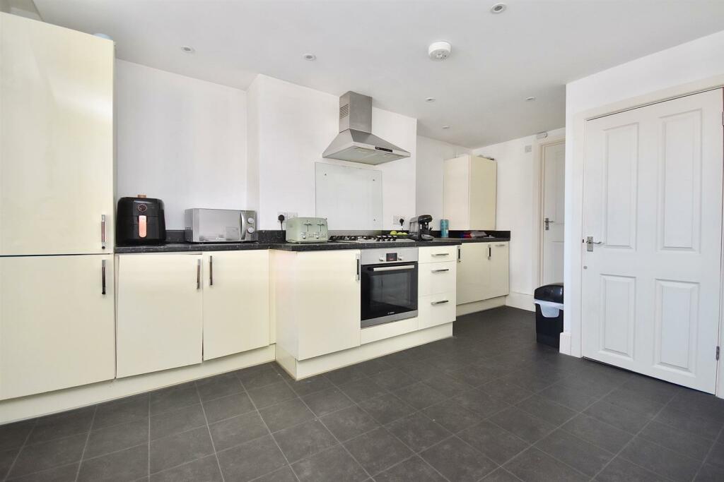 Buy or rent a property | Market Square, Leighton Buzzard LU7 1HE