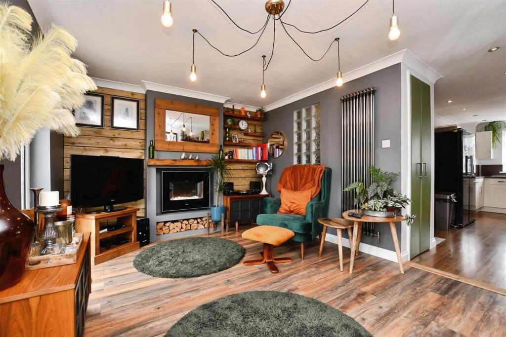 Buy or rent a property | Tenterden Close, Hull HU7 6BH